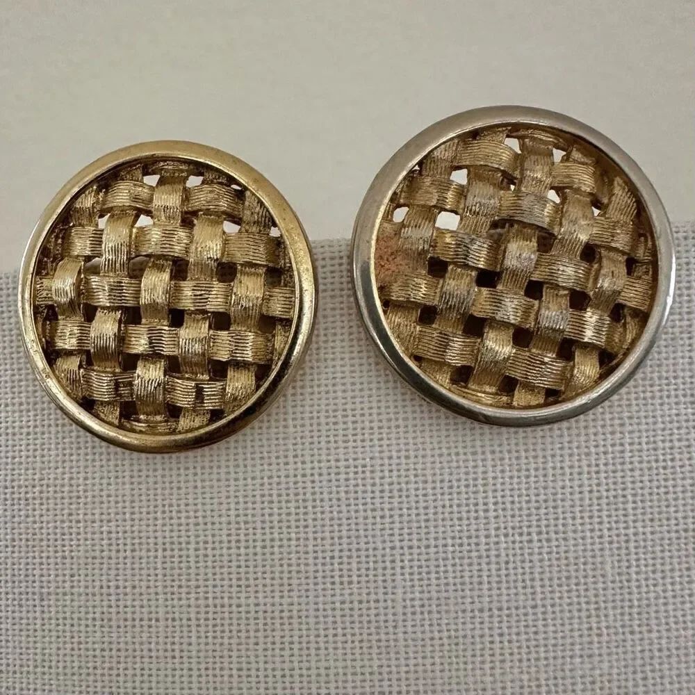 Sarah Coventry weaving ribbon gold tone vintage clip on earrings